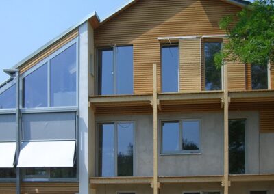 Wohnhaus mit Fassadenbekleidung